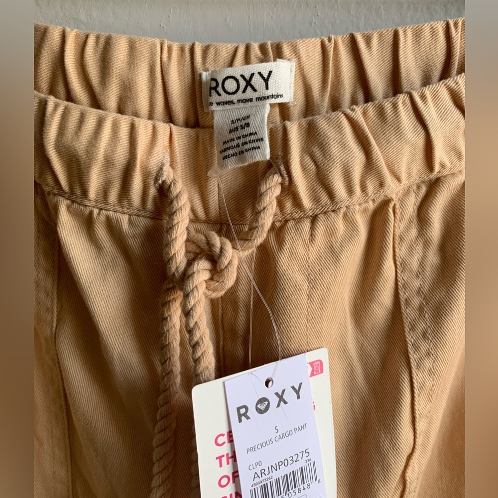 6. NWT Roxy Beige/peachy Drawstring Cargo Pants - Picture 2 of 4